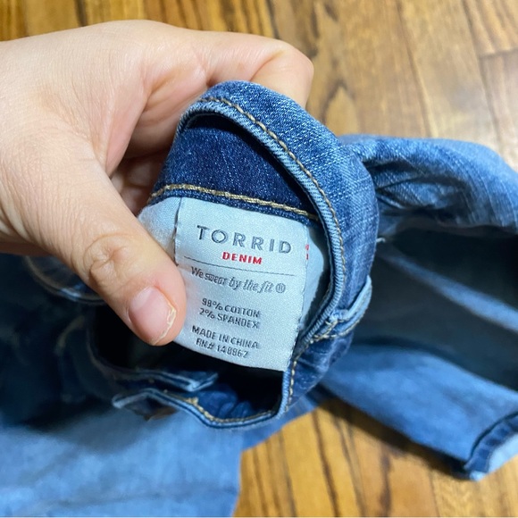 Torrid denim shorts size 22 - Picture 3 of 7